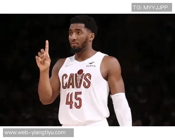 米切尔第三节火力全开8投6中三分1中3独得14分助队追分奋起反击